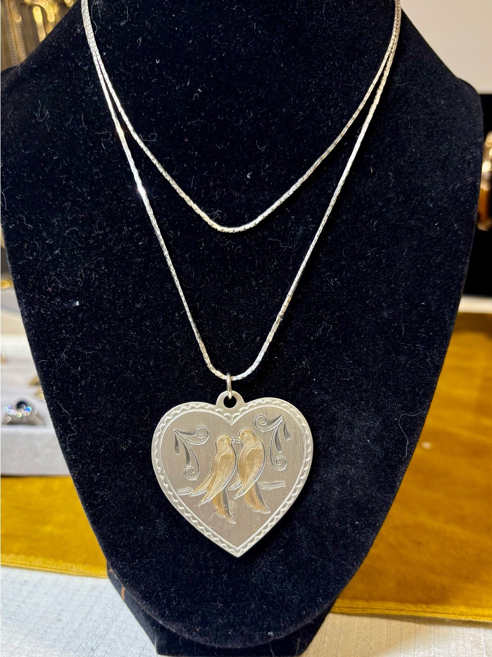 Two-tone lovebirds engraved necklace